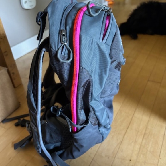 Backpack - Gregory Maya 16L.  Mercury Grey - Picture 5 of 7